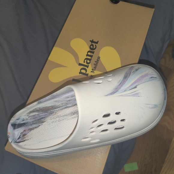 Clog - Picture 3 of 5